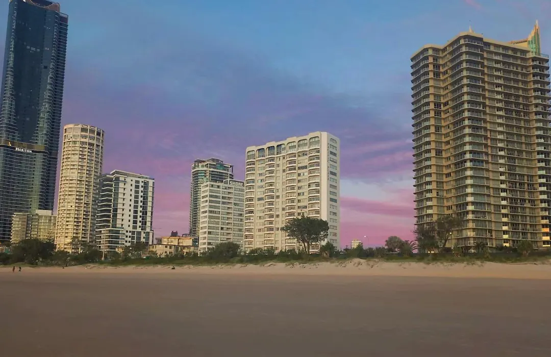 Hi Surf Beachfront Resort Apartments Official Site-1